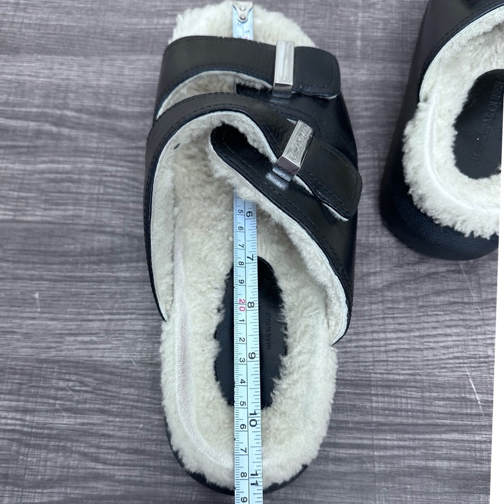 Alexander McQueen Wmns Oversized Hybrid Slide 'Shearling Black' - Picture 14 of 16